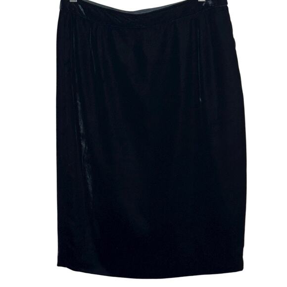 Vintage Ungaro Parallele Paris Black
Velvet Pencil Skirt Size 10 - Picture 1 of 5